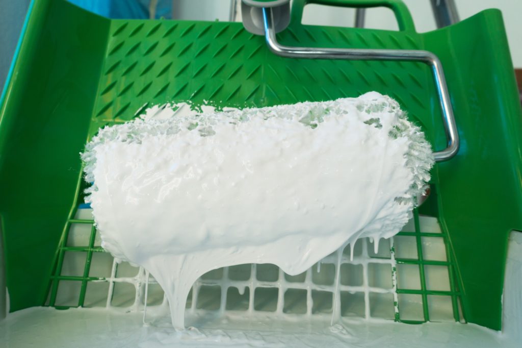 How Many Square Feet Does 1 Gallon of Paint Cover?